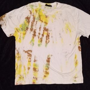 Tie-die T-Shirt No Boundaries Size Med runs big colors brown yellow